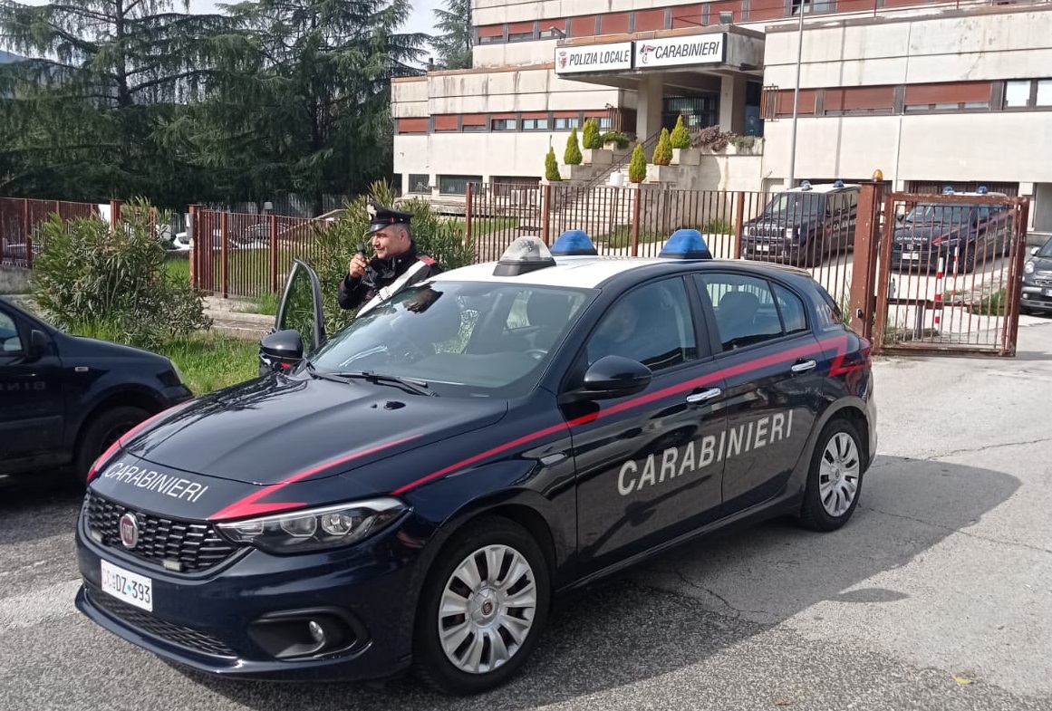 Rissa tra minorenni in centro: un ragazzo finisce in ospedale