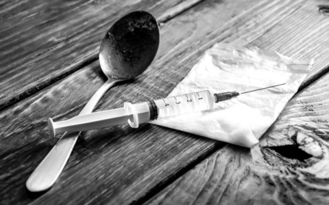 Droga e contanti nell’auto, arrestato un 26enne