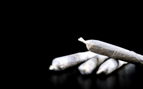 Arrestato ai domiciliari con droga e quattro bici rubate