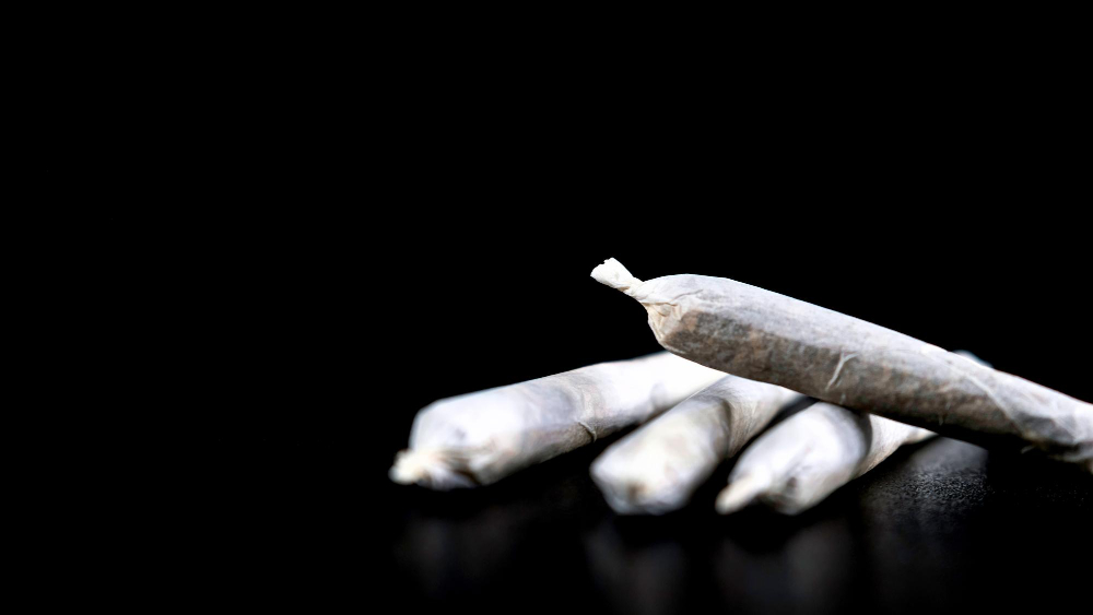 Arrestato ai domiciliari con droga e quattro bici rubate