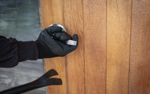 Metodi moderni dei ladri: come entrano nelle case senza farsi notare