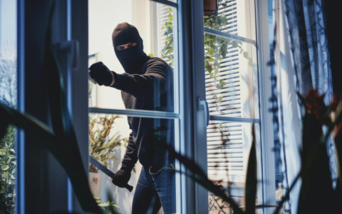 Denunciato un 37enne con lo smartphone appena rubato