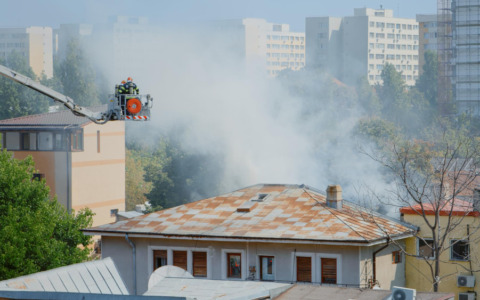 Incendio sul Lago di Garda: intervento della Guardia Costiera per i canader