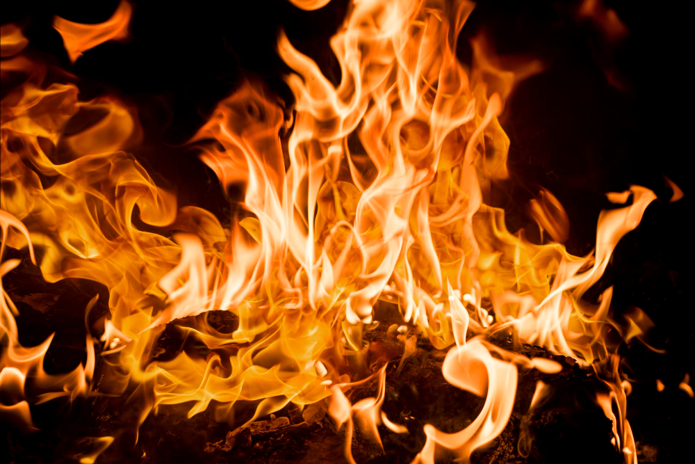 Auto in fiamme sulla tangenziale, traffico rallentato