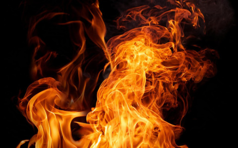 Incendio alla Mat.En: evacuate abitazioni e aziende nelle vicinanze