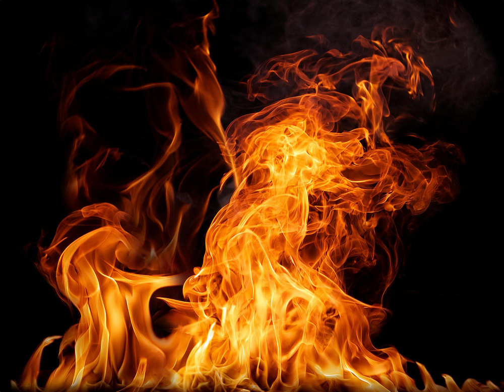 Incendio alla Mat.En: evacuate abitazioni e aziende nelle vicinanze