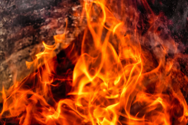 Incendio devasta abitazione ricavata da un fienile