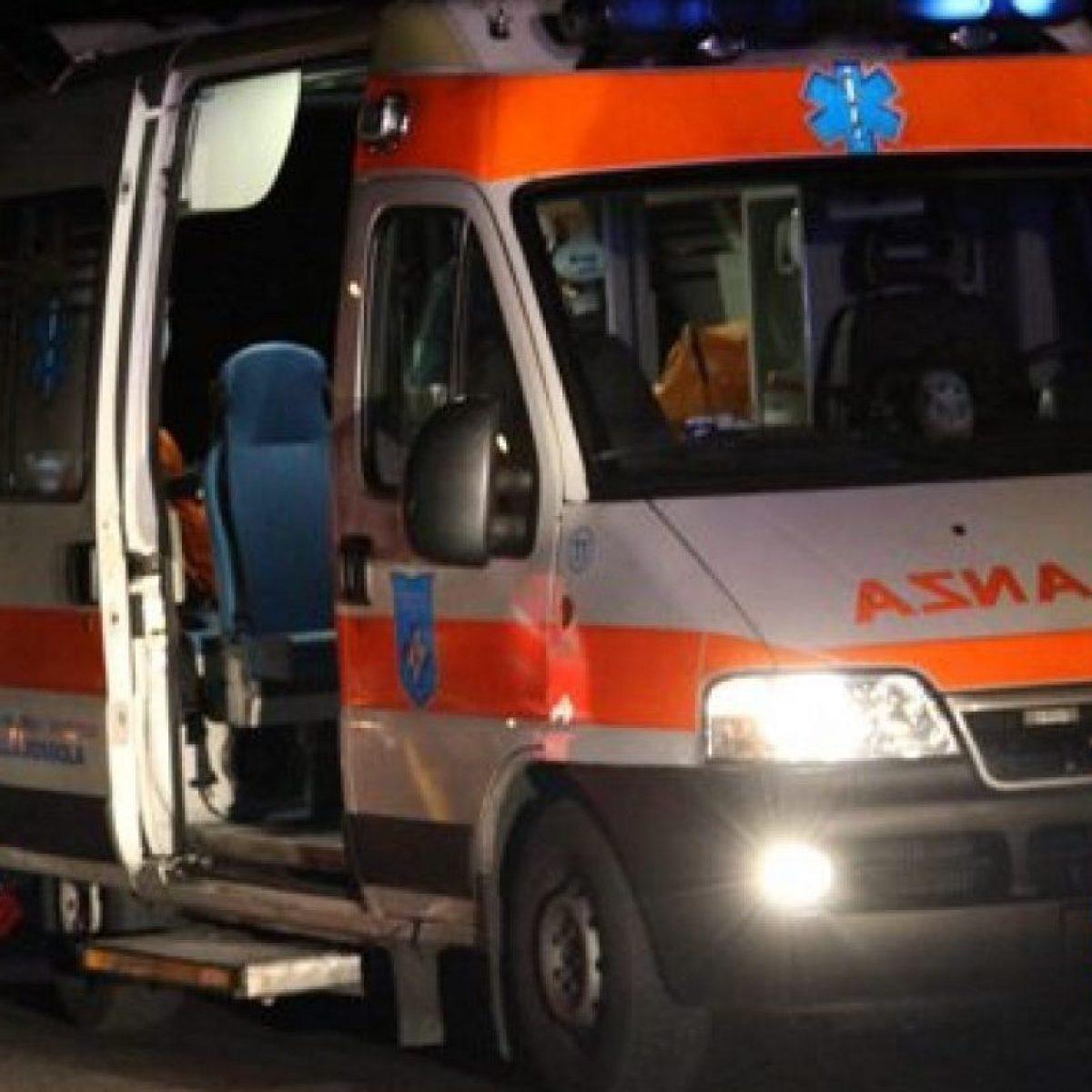 Treno travolge un uomo in stazione, è grave in ospedale