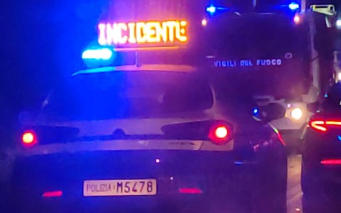 Incidente sul lavoro: operaio cade dal camion e finisce in ospedale
