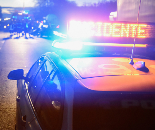 Mamma e figlia travolte da un’auto mentre attraversano sulle strisce