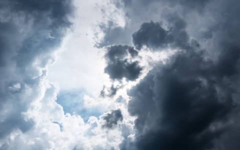 Supercella nel Bresciano: immagini sorprendenti e allerta meteo