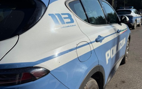 Caos al carcere: incendi e risse, un agente ferito