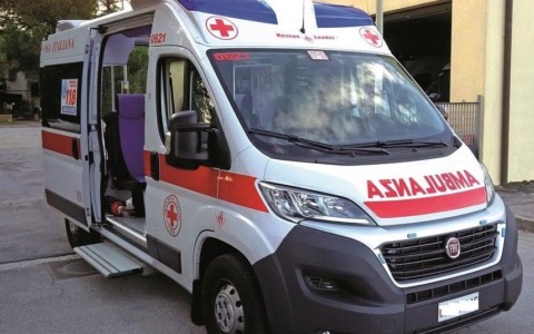 Malore nel parcheggio a Brescia, muore un uomo di 95 anni