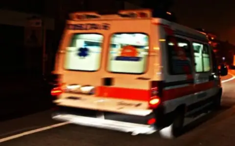 Tragedia in piscina: muore una donna dopo malore