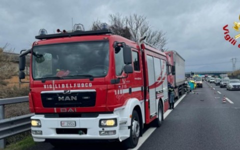 Rogo a Salò, distrutte due auto: una era ibrida