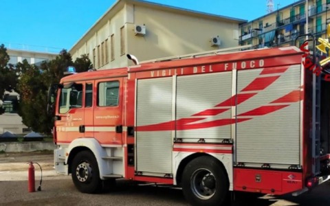 Incendio in un container: nessun ferito