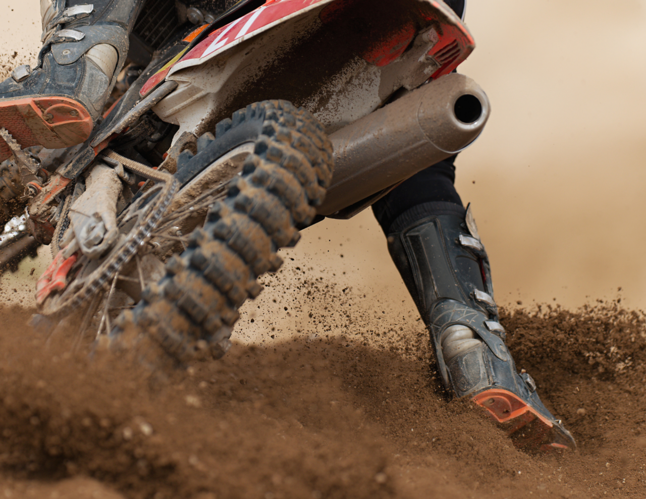 Motocross, 21enne grave dopo una violenta caduta