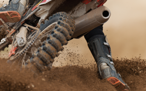 Motocross, 21enne grave dopo una violenta caduta